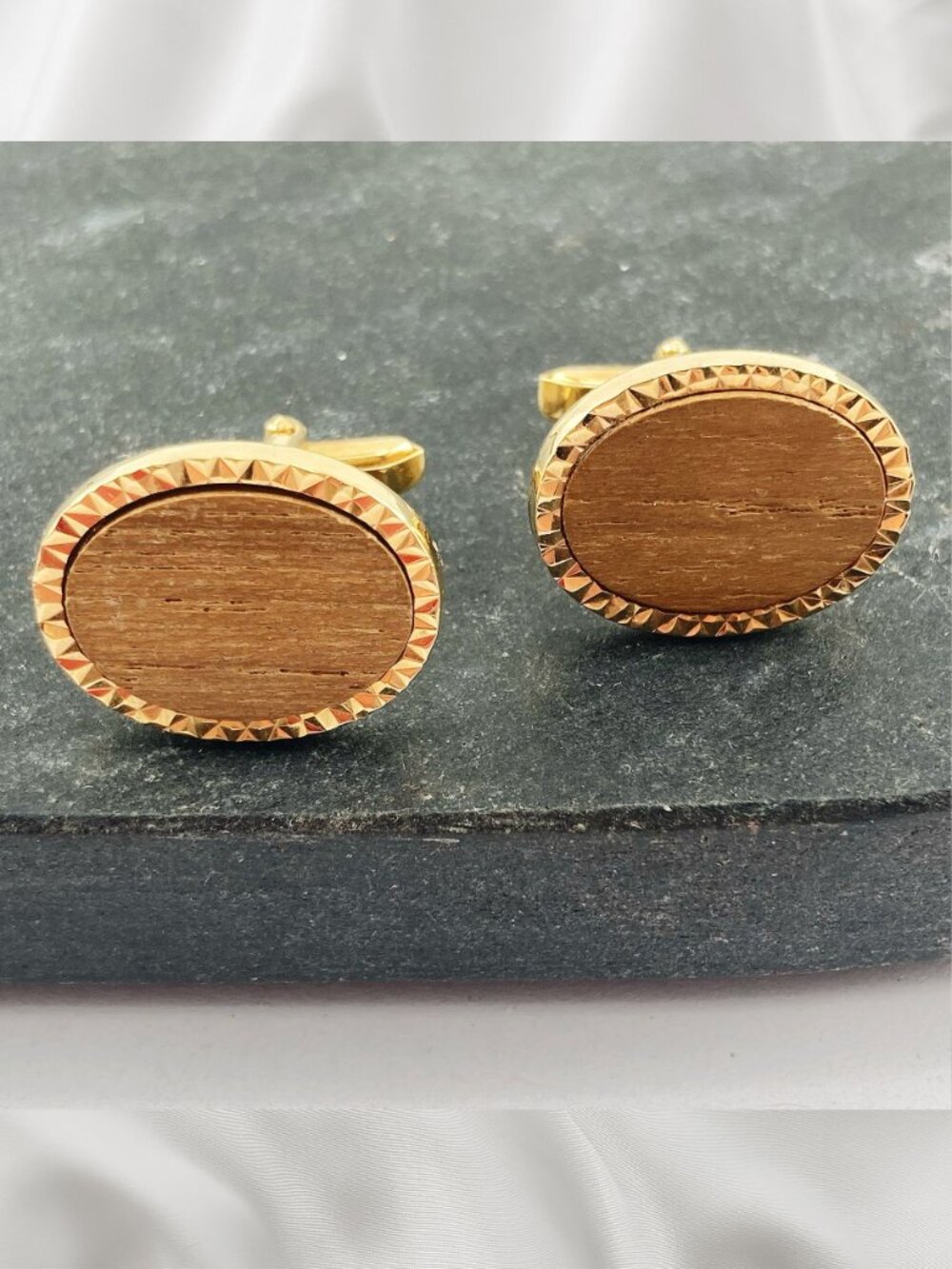 VINTAGE Gold tone metal and real brown wood oval shaped cuff links groom wedding